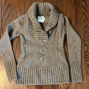 H & M V-neck sweater EUC